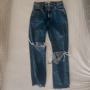 Sz 4 curve love
A&F ankle straight ultra high-rise